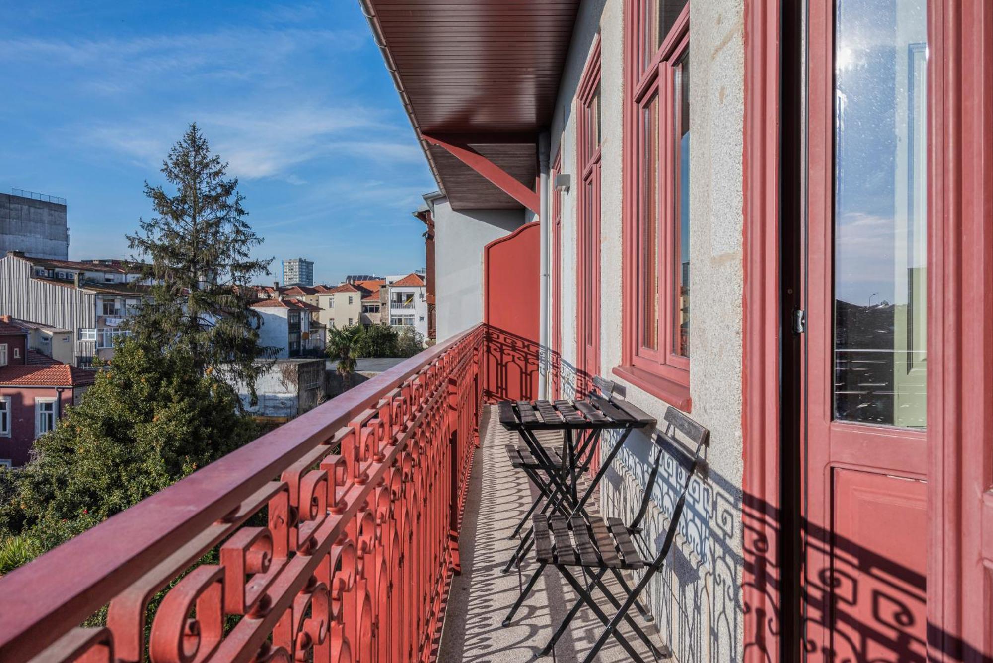 Aparthotel Oporto Alves Da Veiga Exterior photo
